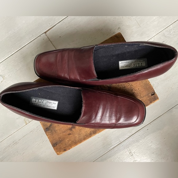 Munro women’s leather pumps in burgundy, size 9 SS with 1.5 inch heel - Picture 1 of 6